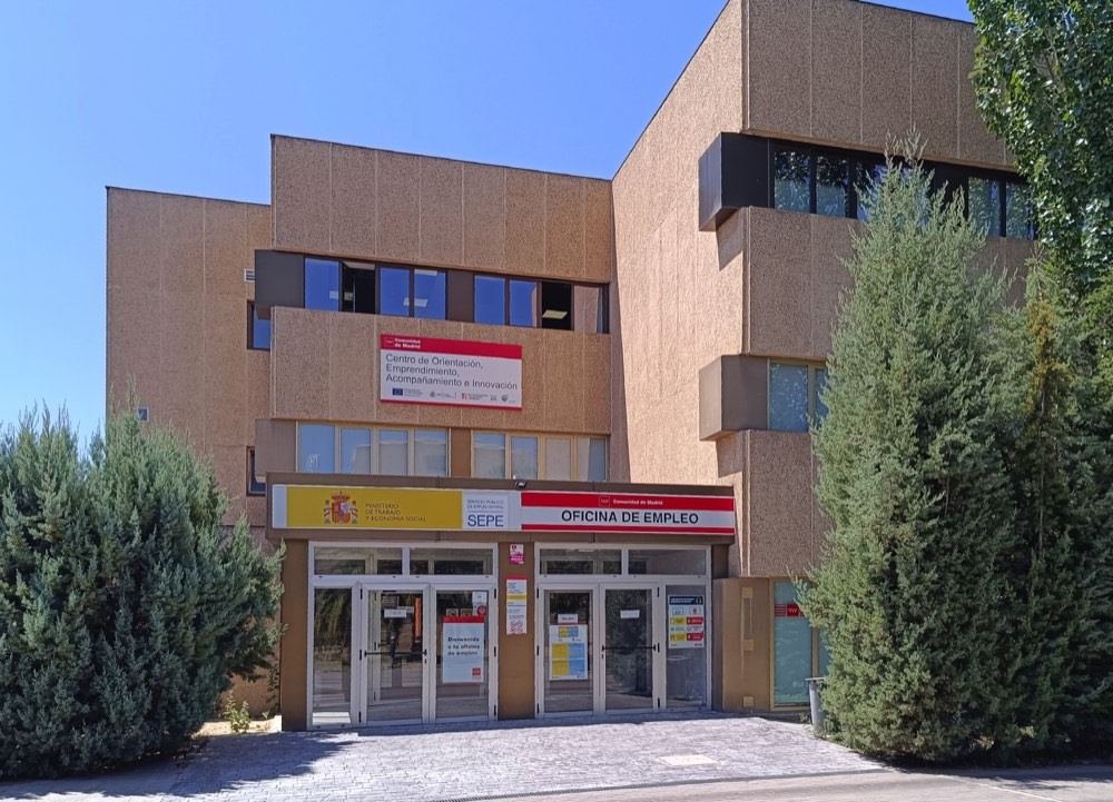 Una mesa de oficina recogida al final de la jornada. El artículo trata del día siguiente a la carta, y ese es exactamente el momento en que empieza a correr el plazo de veinte días.